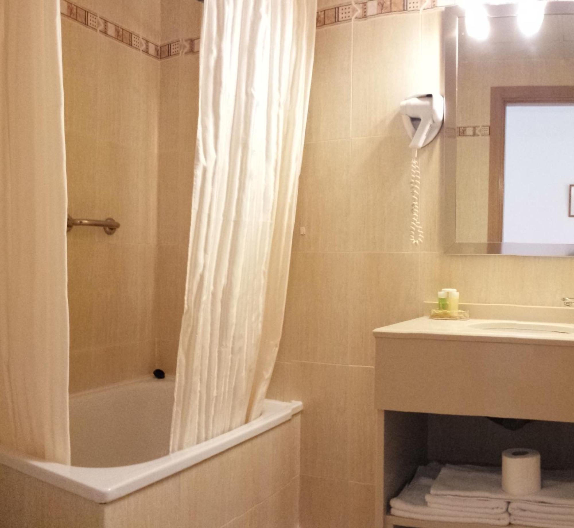 Hotel Goartin مالقة الغرفة الصورة